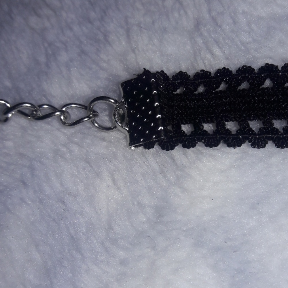 Choker - Picture 2 of 3